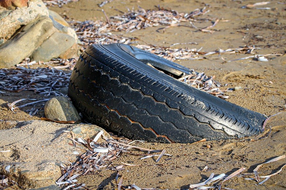 opona na plaży